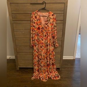 Beautiful floral dress!